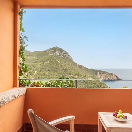 Boutique Torre Di Cala Piccola Hotel 4*