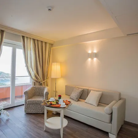 Boutique Torre Di Cala Piccola 4*